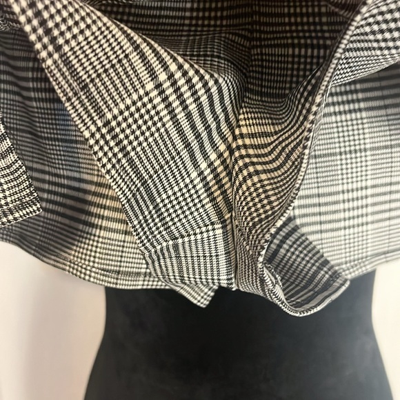 La La Land Creative Skort in windowpane plaid (xs- 26” inch waist NWOT; SAMPLE - Picture 3 of 9